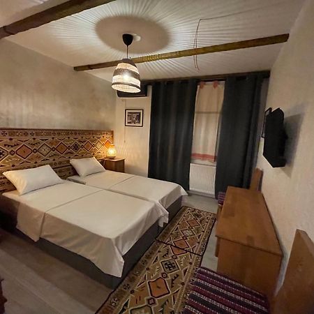 Hotel Casa Romaneasca โอโตเปนี ภายนอก รูปภาพ