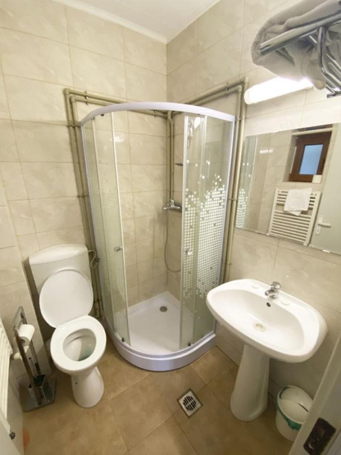 Hotel Casa Romaneasca โอโตเปนี ภายนอก รูปภาพ