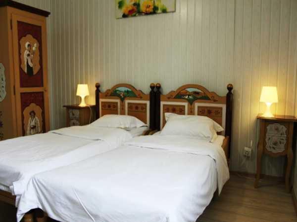 Hotel Casa Romaneasca โอโตเปนี ภายนอก รูปภาพ