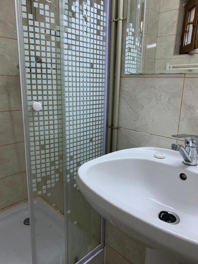 Hotel Casa Romaneasca โอโตเปนี ภายนอก รูปภาพ