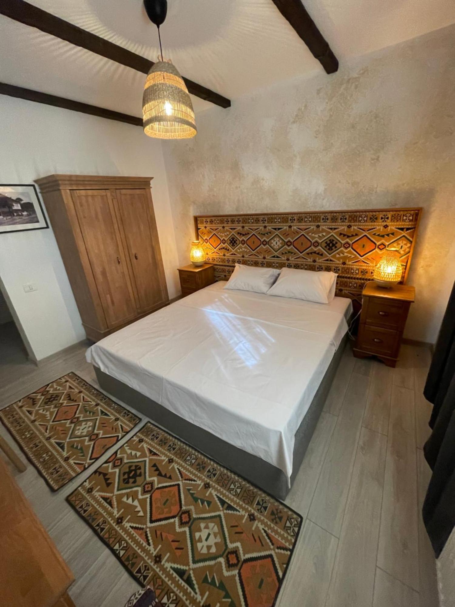 Hotel Casa Romaneasca โอโตเปนี ภายนอก รูปภาพ