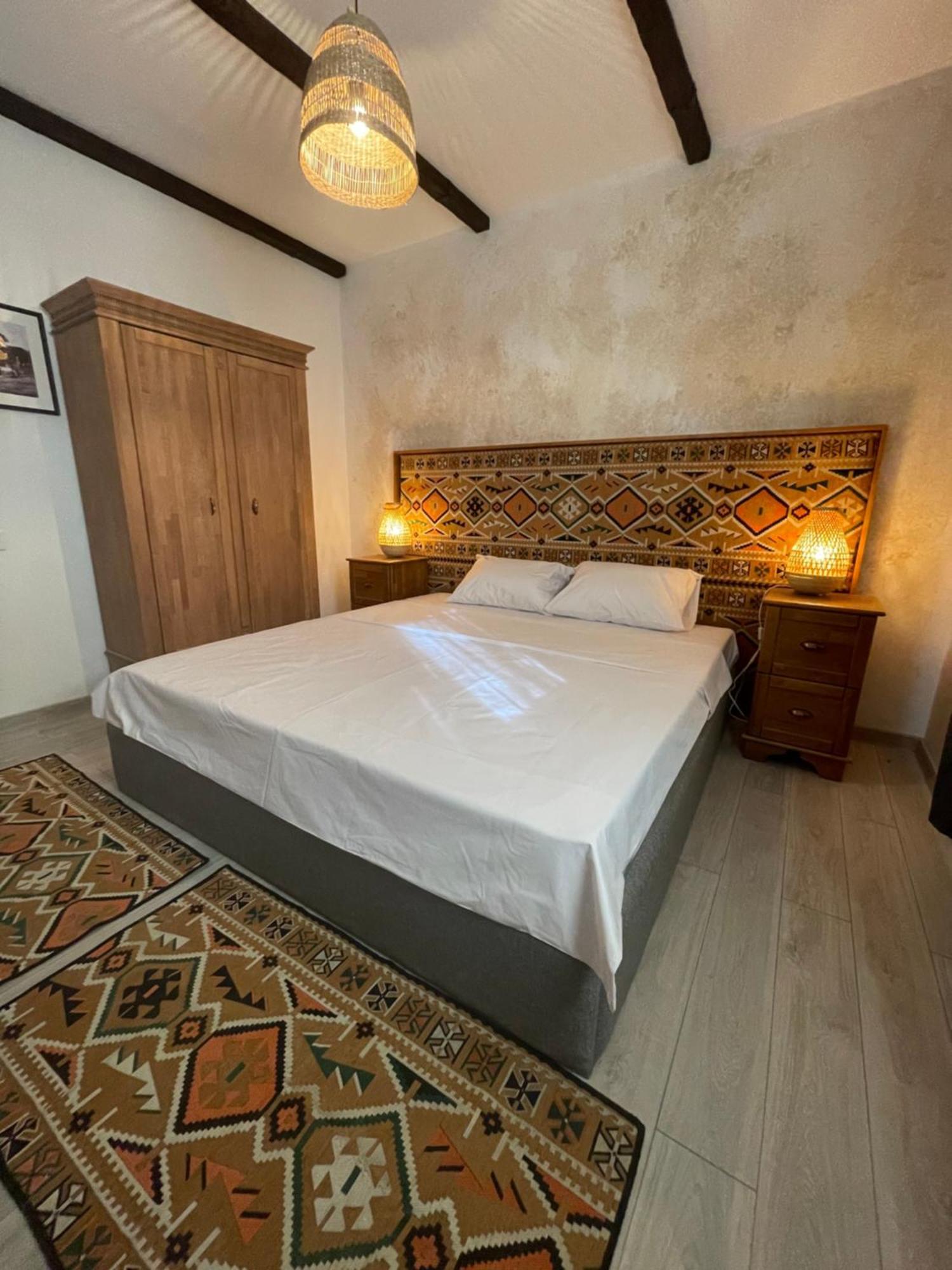 Hotel Casa Romaneasca โอโตเปนี ภายนอก รูปภาพ